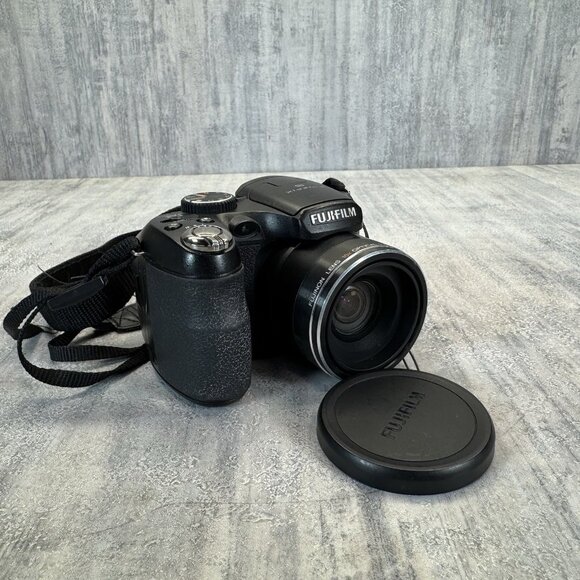 Fujifilm Finepix S1800 Digital 12 Megapixel Black Camera-TESTED - Picture 1 of 16
